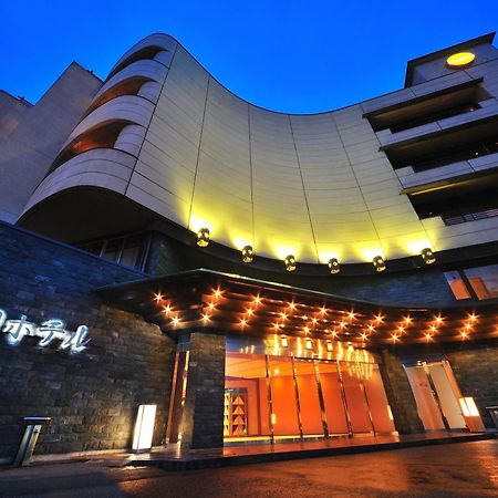 Senkeien Tsukioka Hotel Kaminoyama Eksteriør billede