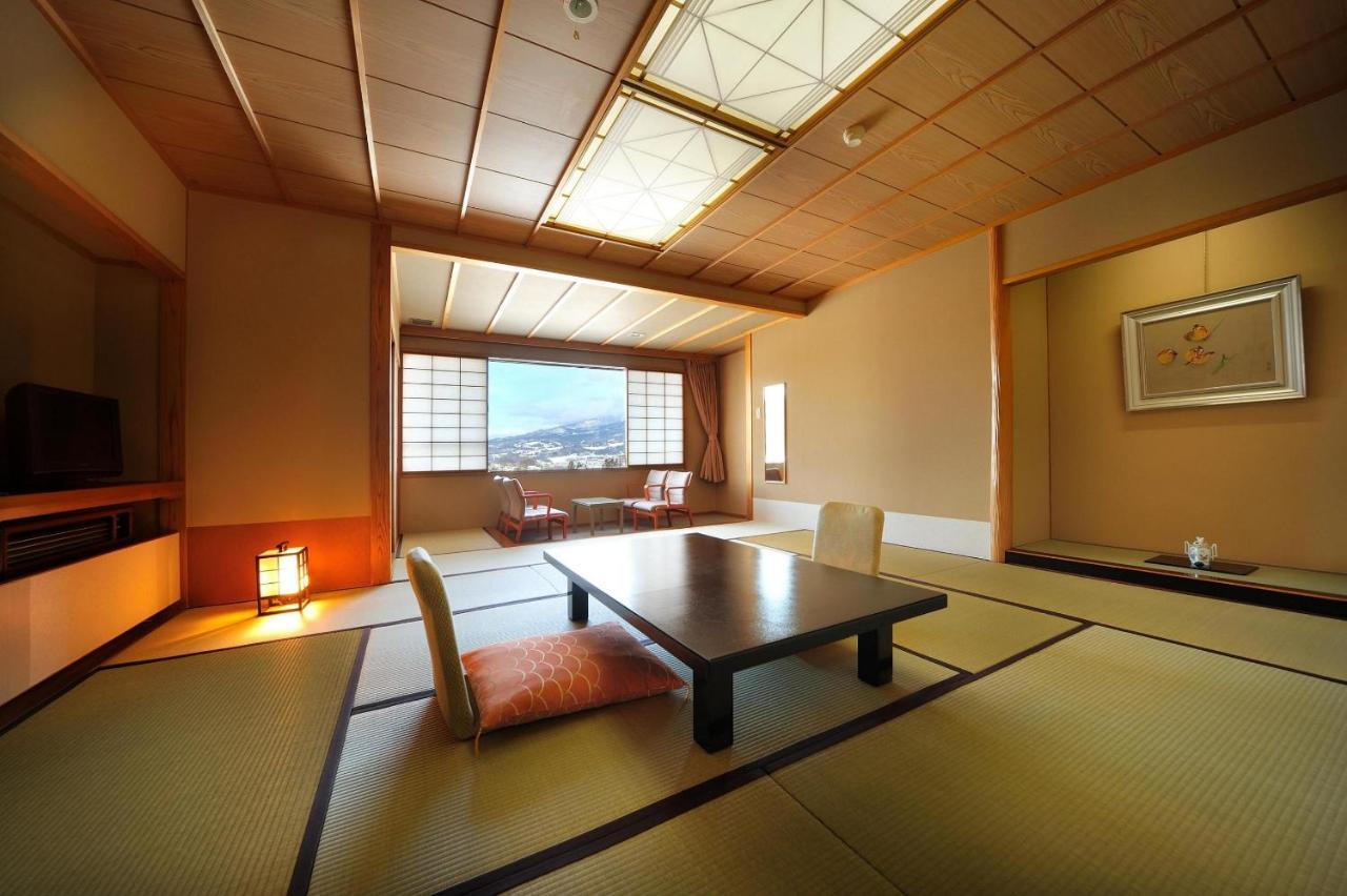 Senkeien Tsukioka Hotel Kaminoyama Eksteriør billede